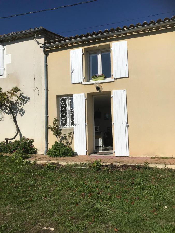 Charmant Studio Meuble Montignac-Charente Exterior foto