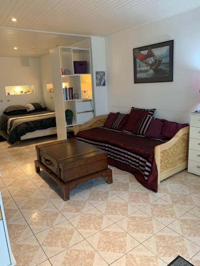Charmant Studio Meuble Montignac-Charente Exterior foto