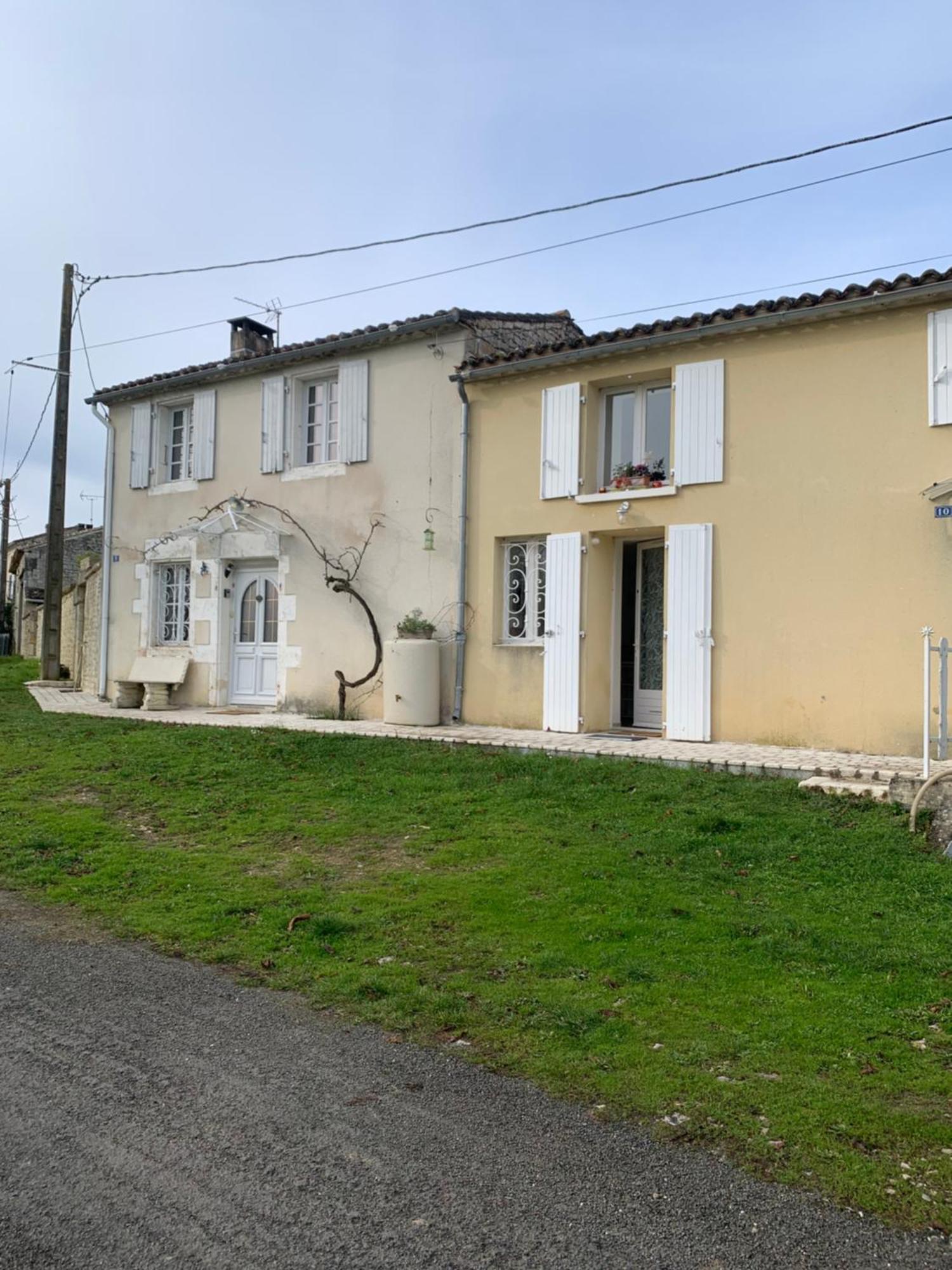 Charmant Studio Meuble Montignac-Charente Exterior foto